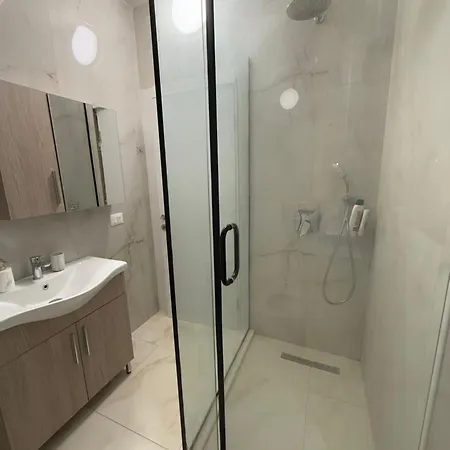 Classy Loui 1 Apartment